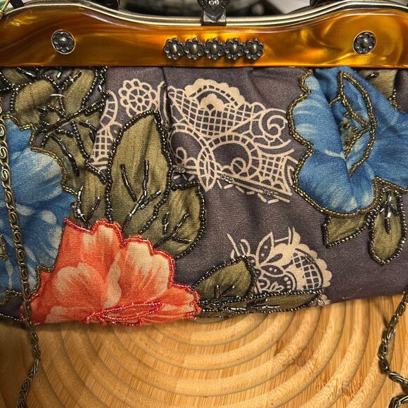 Vintage Multicolor Women’s Clutch Hand Beaded Floral Bronze Accent Purse. - Picture 3 of 10